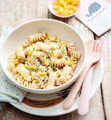 Insalata di pasta con tonno e mais