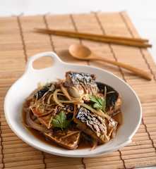 紅酒風味燉鯖魚