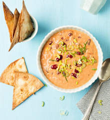 Cremige Kidneybohnen-Kokos-Suppe mit Tortilla-Chips
