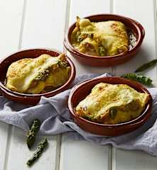 Crepês asparagi e salsiccia