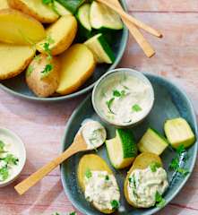 Pommes de terre et courgettes, sauce aux herbes