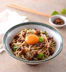 月見辣椒乾拌麵