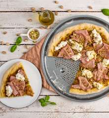 Pizza z mortadellą, pistacjami i burratą