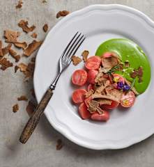 Nakládané ředkvičky, bylinková emulze a pohankové chipsy