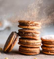 Ciastka z kremem orzechowym