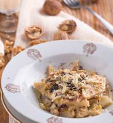 Testaroli di farro alle noci