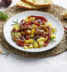 Pipi e patati (contorno di peperoni e patate)