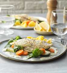 Wolfsbarsch mit Gemüse und Fenchelsauce