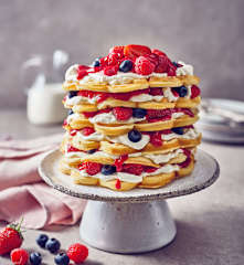 Waffeltorte mit Beeren