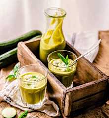 Gaspacho de courgette au pesto
