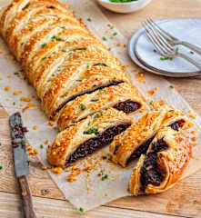 Feuilleté tressé au chèvre et aux olives