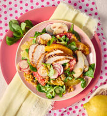 Zitrus-Grünkern-Salat mit orientalischem Hähnchen