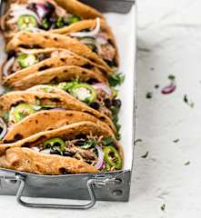 Vollkorn-Tacos mit Pulled Pork und Biersud
