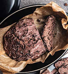 Pain au cacao, pépites de chocolat et fève tonka