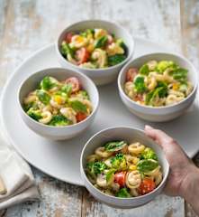 Vegetarisk pastasalat med parmesandressing