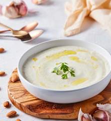 Sopa de almendra y ajo