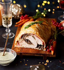 Wellington de pavo con salsa de champiñones