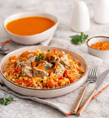 Zupa krem z pomidorów; Kurczak z warzywnym ryżem