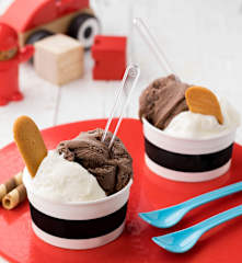 Coppetta gelato alla vaniglia e cioccolato