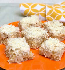 Bolo cremoso de coco