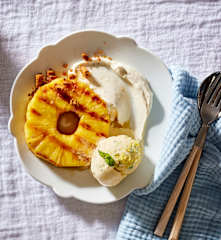Gegrillte Whiskey-Ananas mit Frischkäsecreme