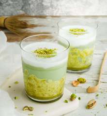 Pistacjowa matcha latte