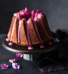 Bundt cake de mantequilla con nueces pacanas