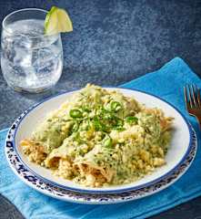 Enchiladas con crema de epazote