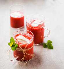 Soupe de fraise à la menthe