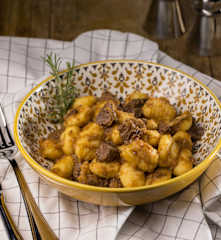 Gnocchi con pastissada