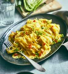 Pasta mit Spitzkohl-Currysauce