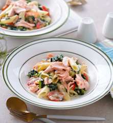 鮭魚菠菜筆管麵