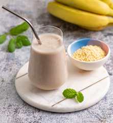 Jaglany koktajl z tahini