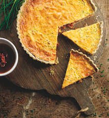 Quiche de cebola e tomate seco