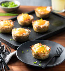 Cestos de batata com ovos e bacon