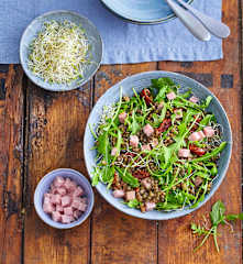 Salade de lentilles vertes, jambon cuit et tomates confites