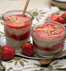 Strawberry Cheesecake Overnight Oats