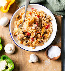 Arroz con pollo y champiñones