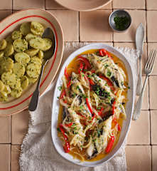 Escabeche de peixe-espada com batatinha nova e molho de mostarda