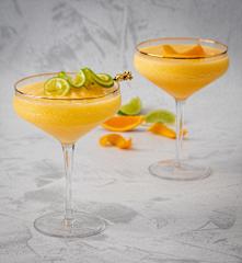 Mango tequila sunrise cocktail (Diabetes)