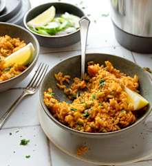 Riso saporito al pomodoro e peperoni