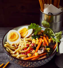 Veggie-Ramen mit Ei