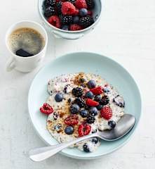 Low-Carb Porridge mit Beeren