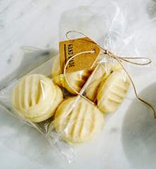 Melting moments with lemon cream