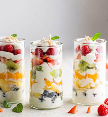 Parfait de yogurt arcoíris