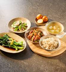 晚餐（糙米饭、毛豆青椒河虾、姜汁芥兰、干贝冬瓜汤、藕片荷兰豆炒肉片）