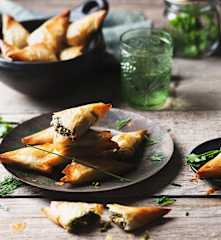 Samosas de espinacas y queso feta
