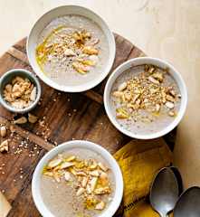 Soupe de champignons, amande et fruits secs