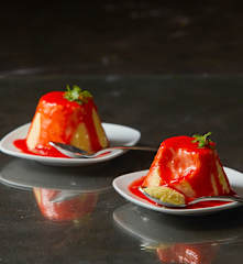 Bavarese al cioccolato bianco con coulis di fragole