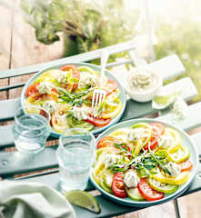 Salade de tomates, crème au basilic
